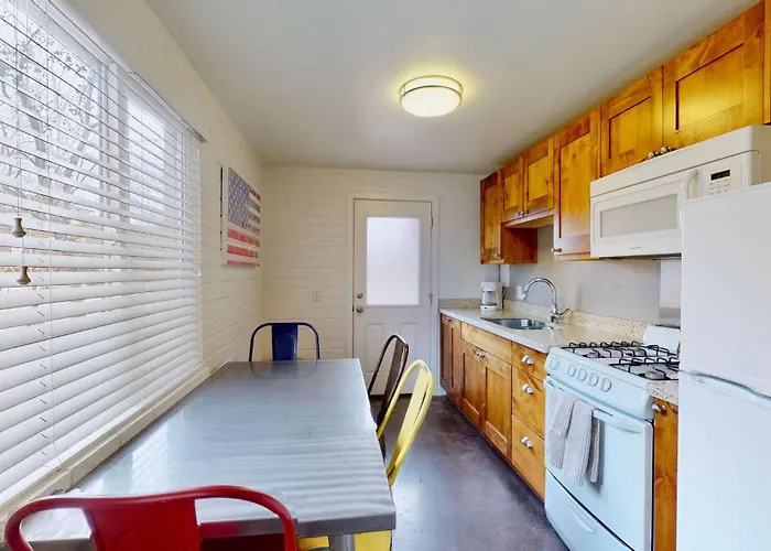 Downtown Cozy Home Base - Purple Sage 5